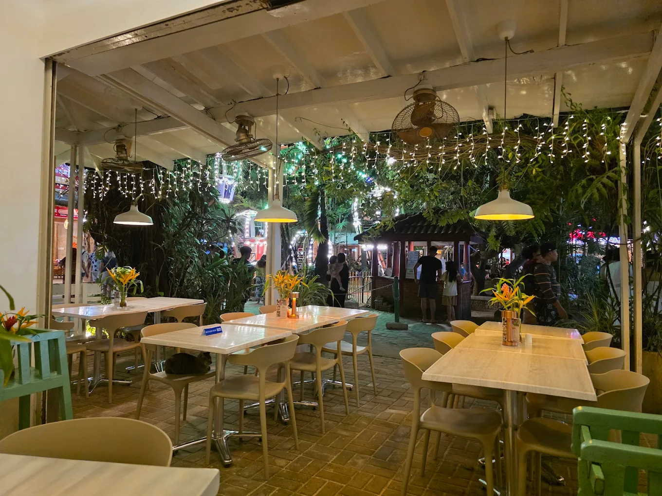 Lemoni Cafe